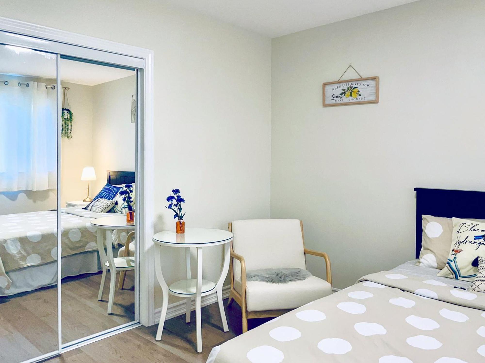 トロントNewly-Renovated 3Br House, 12 Minutes To Airportアパートメント エクステリア 写真