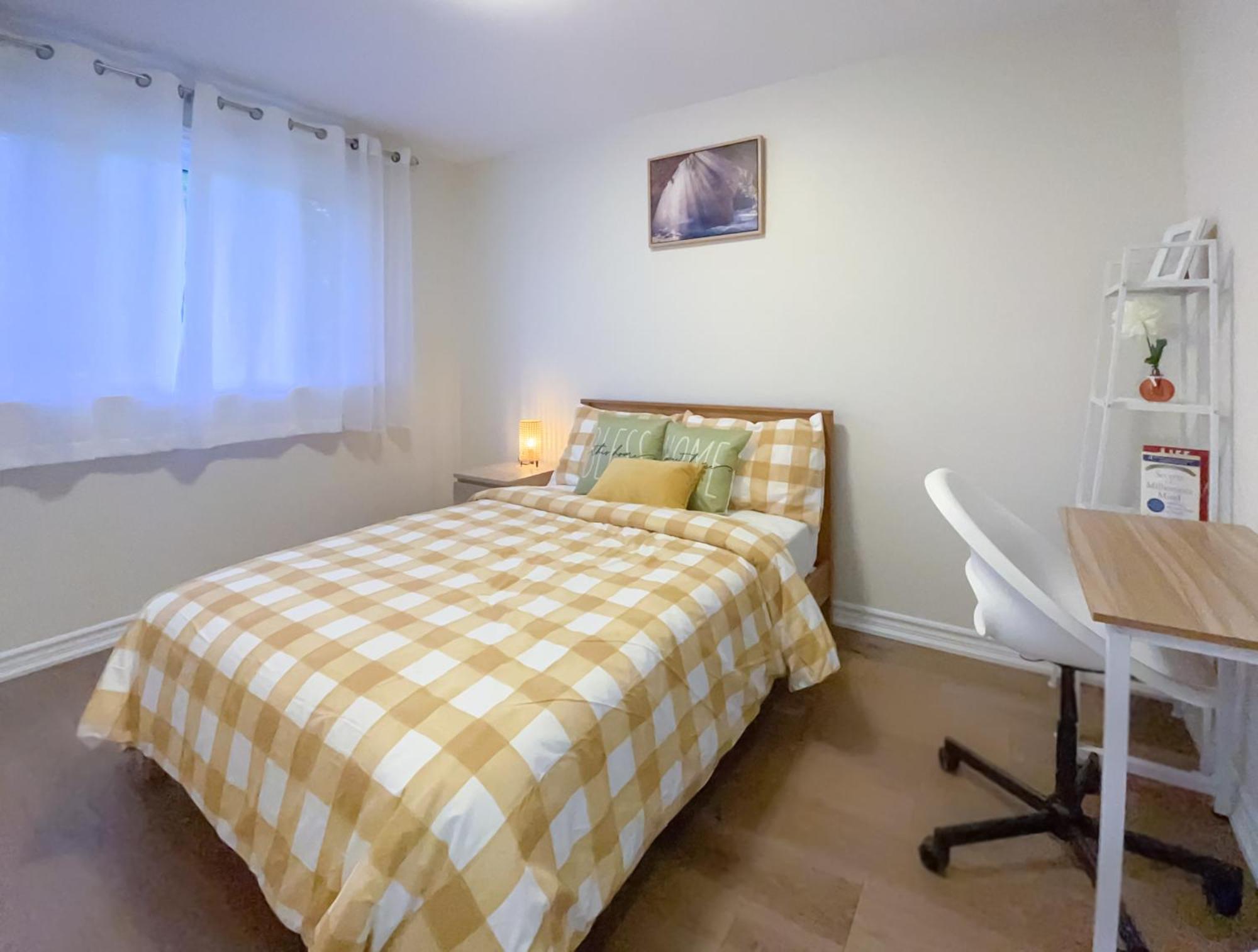 トロントNewly-Renovated 3Br House, 12 Minutes To Airportアパートメント エクステリア 写真