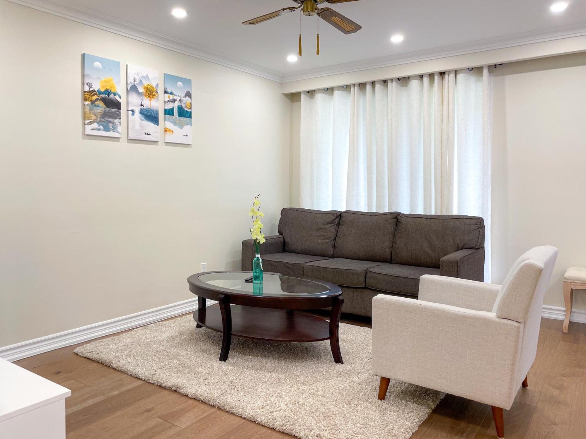 トロントNewly-Renovated 3Br House, 12 Minutes To Airportアパートメント エクステリア 写真