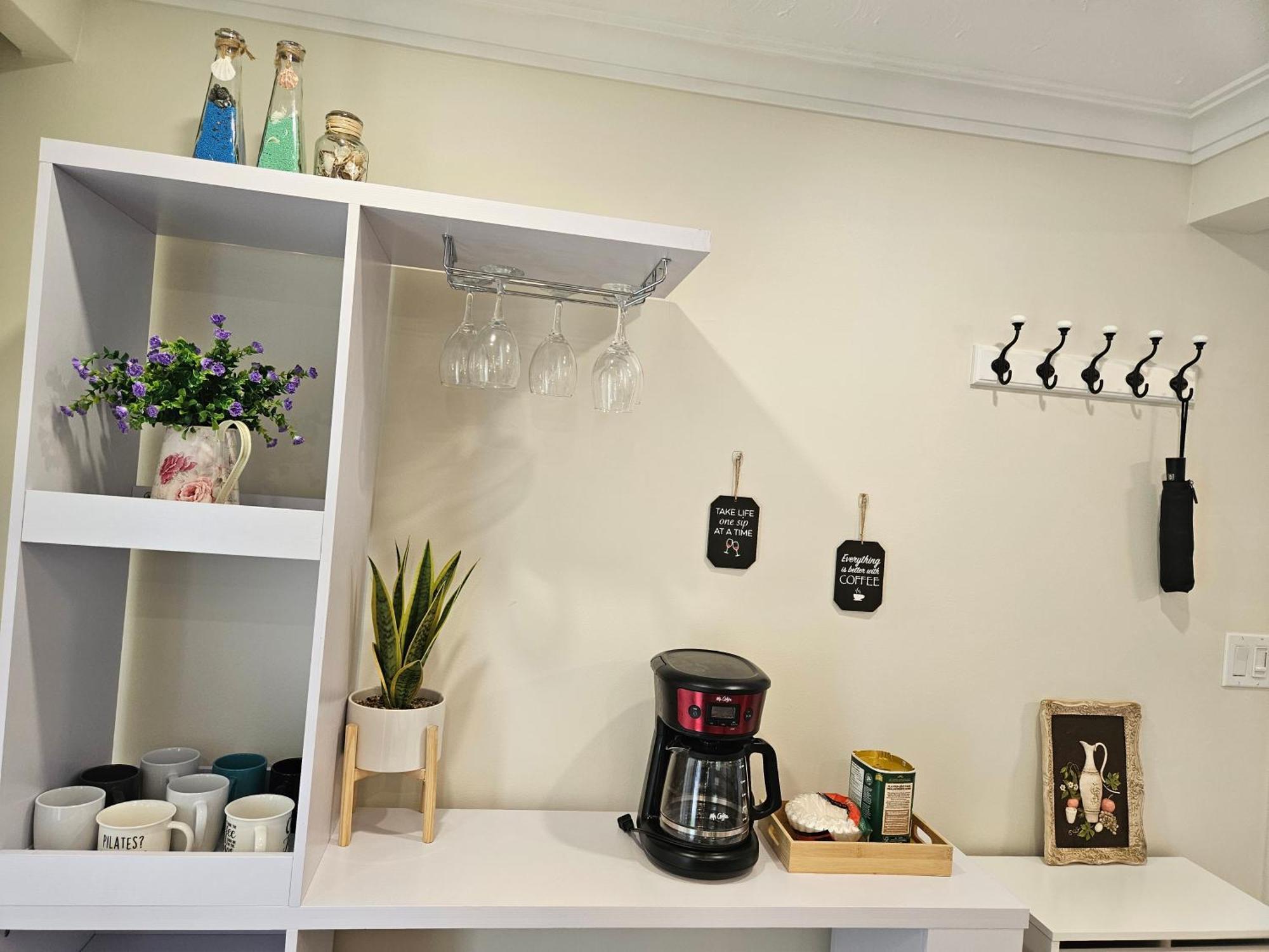トロントNewly-Renovated 3Br House, 12 Minutes To Airportアパートメント エクステリア 写真