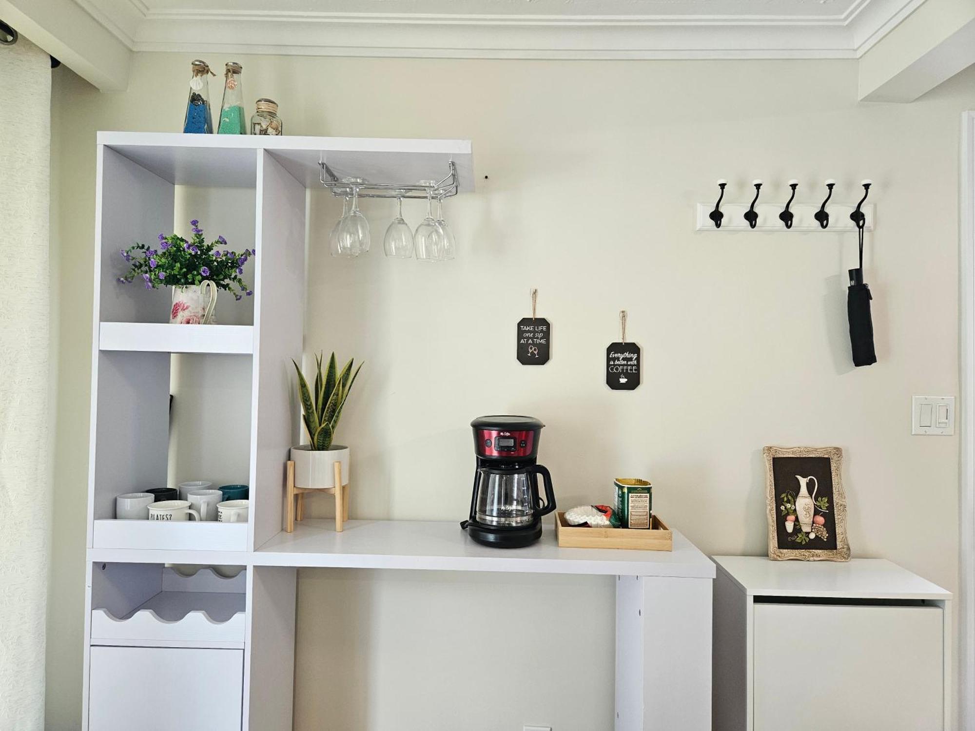 トロントNewly-Renovated 3Br House, 12 Minutes To Airportアパートメント エクステリア 写真
