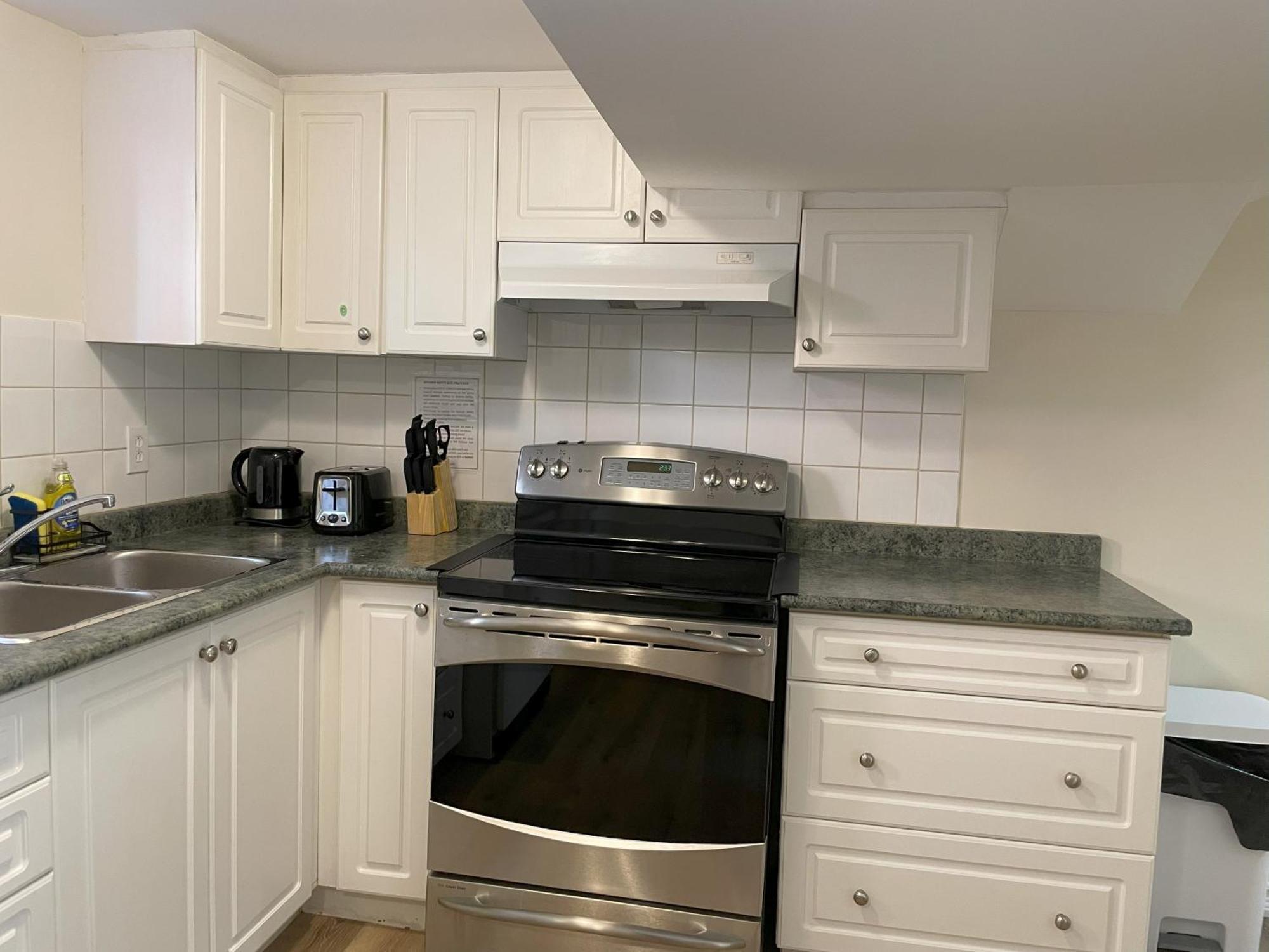 トロントNewly-Renovated 3Br House, 12 Minutes To Airportアパートメント エクステリア 写真