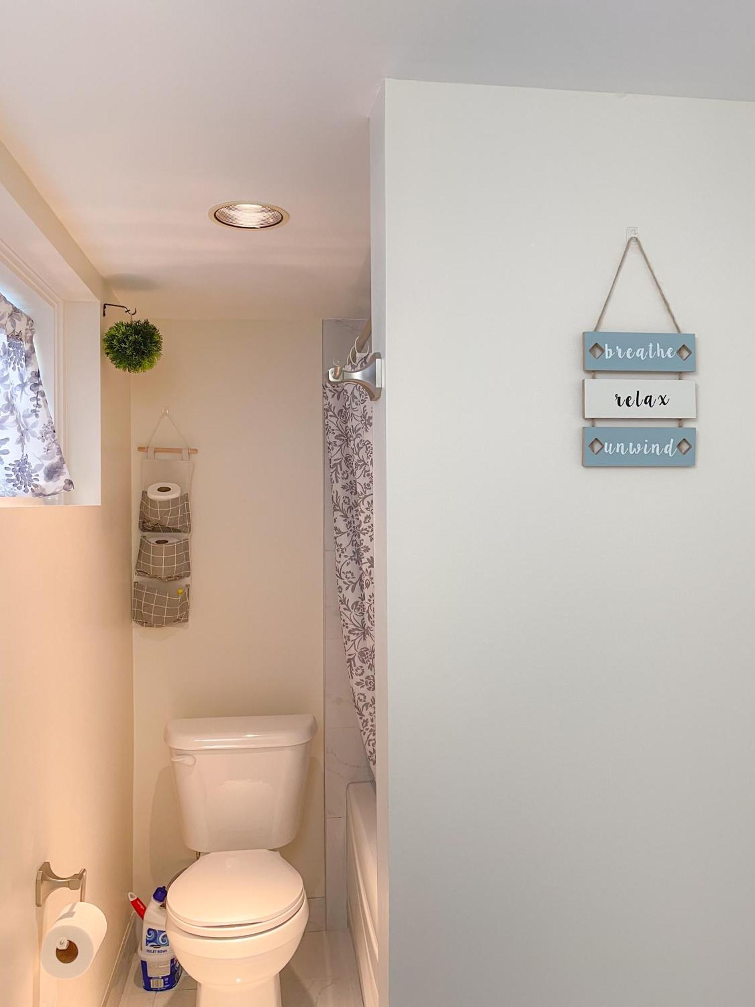 トロントNewly-Renovated 3Br House, 12 Minutes To Airportアパートメント エクステリア 写真