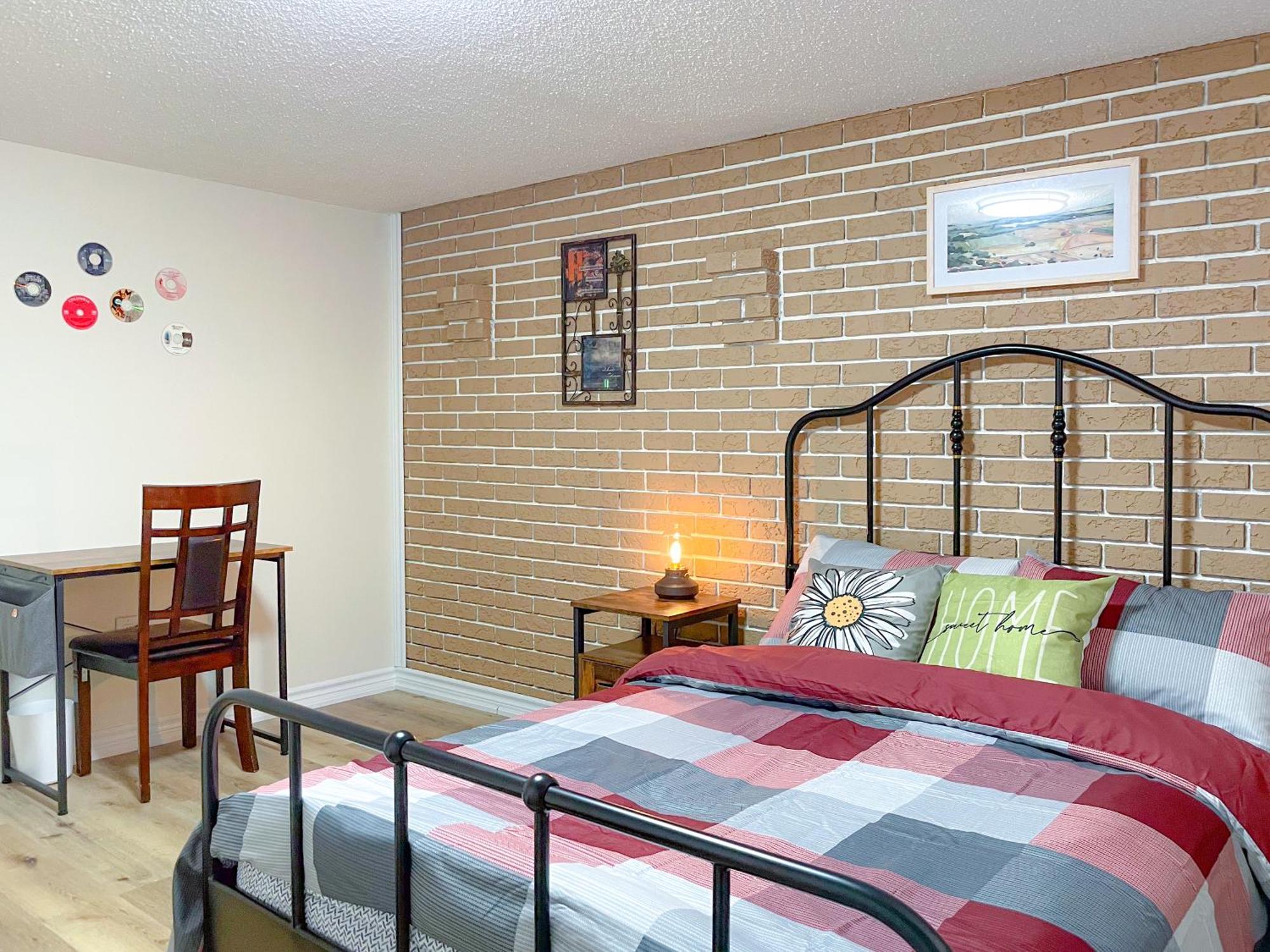 トロントNewly-Renovated 3Br House, 12 Minutes To Airportアパートメント エクステリア 写真