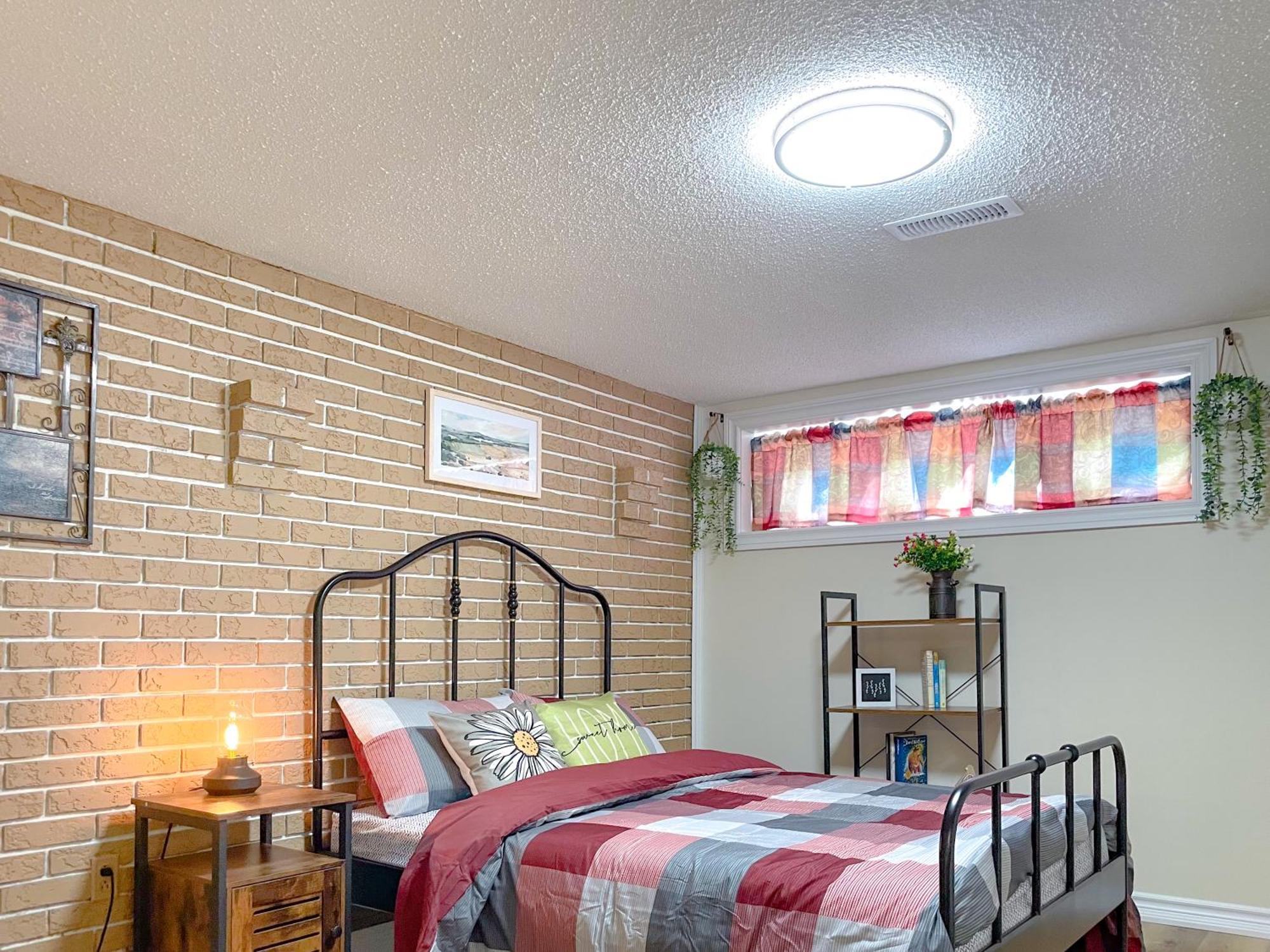 トロントNewly-Renovated 3Br House, 12 Minutes To Airportアパートメント エクステリア 写真